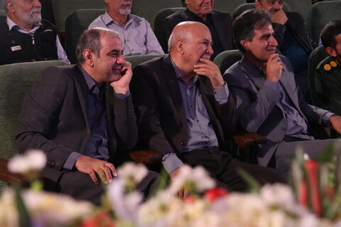 تصاویر/ رونمایی از دو کتاب دفاع مقدس در کرمان