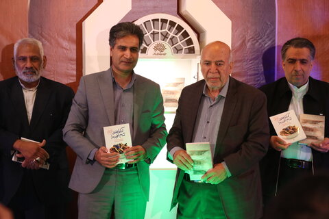 تصاویر/ رونمایی از دو کتاب دفاع مقدس در کرمان