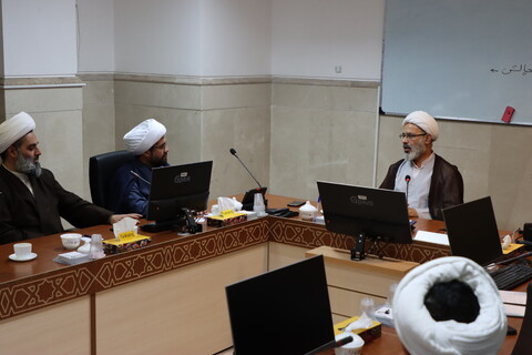 تصاویر / جلسه معاونین تهذیب حوزه علمیه یزد با معاون تهذیب حوزه‌های علمیه