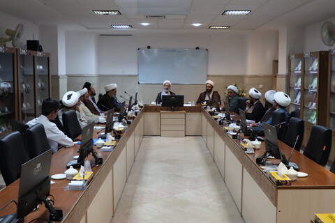 تصاویر / جلسه معاونین تهذیب حوزه علمیه یزد با معاون تهذیب حوزه‌های علمیه