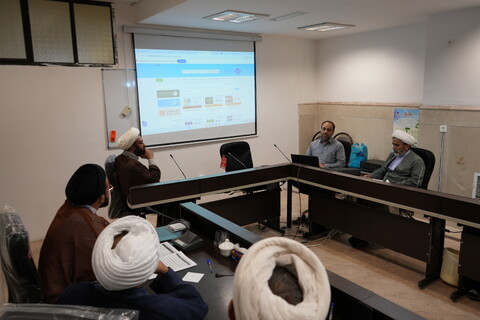 تصاویر / جلسه معاونین تهذیب حوزه علمیه یزد با معاون تهذیب حوزه‌های علمیه