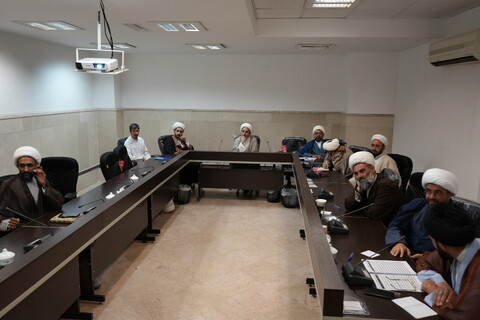 تصاویر / جلسه معاونین تهذیب حوزه علمیه یزد با معاون تهذیب حوزه‌های علمیه