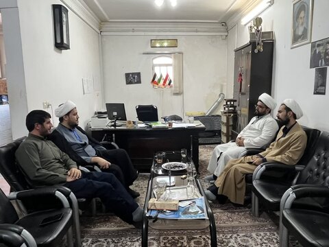 تصاویر/ نشست معاون امور طلاب حوزه علمیه کاشان با کارکنان مدرسه دارالعلم اسلامی