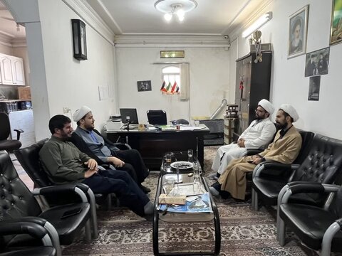 تصاویر/ نشست معاون امور طلاب حوزه علمیه کاشان با کارکنان مدرسه دارالعلم اسلامی