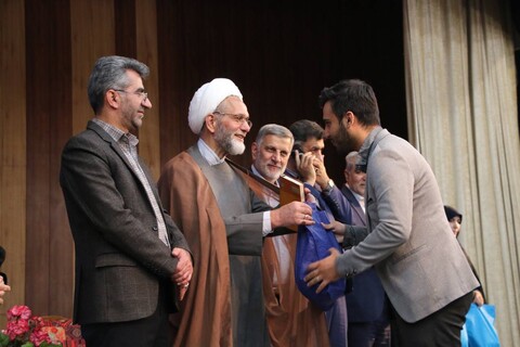 تصاویر/ آيين افتتاحيه سی و چهارمین دوره «درس‌هايي از قرآن» کشور به میزبانی استان سمنان