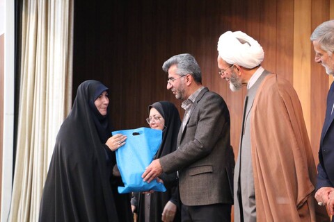 تصاویر/ آيين افتتاحيه سی و چهارمین دوره «درس‌هايي از قرآن» کشور به میزبانی استان سمنان