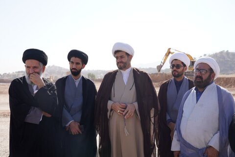 بازدید نماینده ولی‌فقیه در لرستان و جمعی از حوزویان استان از مجتمع کشت و صنعت و گردشگری فارمرز