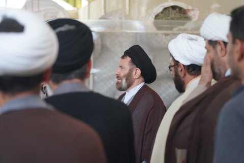 بازدید نماینده ولی‌فقیه در لرستان و جمعی از حوزویان استان از مجتمع کشت و صنعت و گردشگری فارمرز