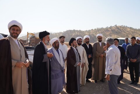 بازدید نماینده ولی‌فقیه در لرستان و جمعی از حوزویان استان از مجتمع کشت و صنعت و گردشگری فارمرز