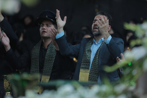 عکس/ آیین تعویض پرچم گنبد حرم مطهر حضرت موسی مبرقع(ع)