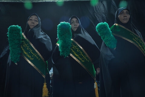 عکس/ آیین تعویض پرچم گنبد حرم مطهر حضرت موسی مبرقع(ع)