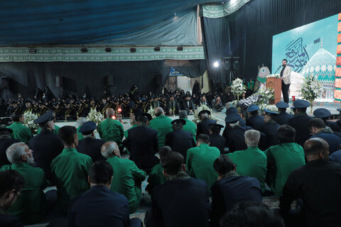 عکس/ آیین تعویض پرچم گنبد حرم مطهر حضرت موسی مبرقع(ع)