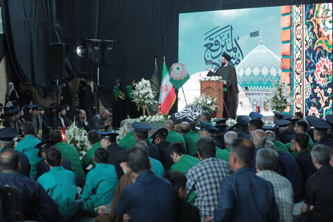 عکس/ آیین تعویض پرچم گنبد حرم مطهر حضرت موسی مبرقع(ع)