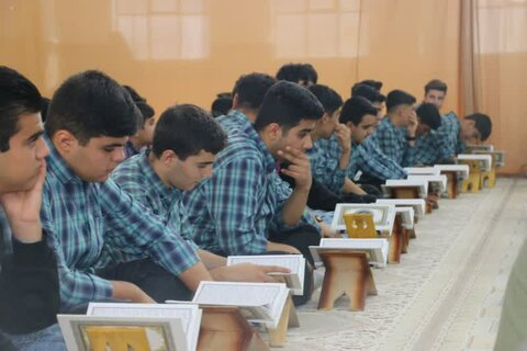 تصاویر/برگزاری سلسله محافل انس با قرآن کریم در شهرستان کامیاران