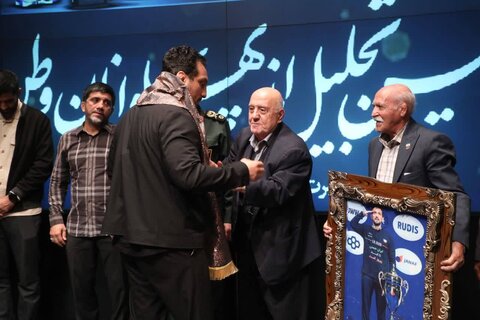 تصاویر/ تقدیر از تیم‌های کشتی آزاد و فرنگی توسط سپاه محمد رسول‌الله