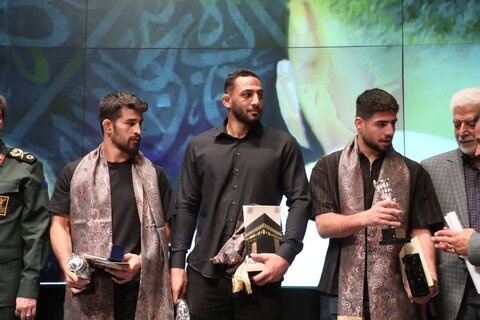 تصاویر/ تقدیر از تیم‌های کشتی آزاد و فرنگی توسط سپاه محمد رسول‌الله