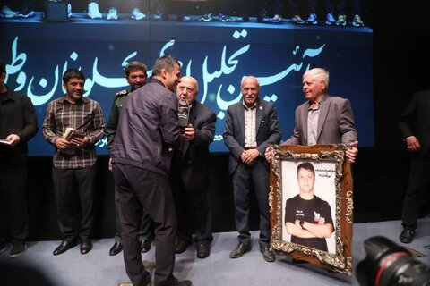 تصاویر/ تقدیر از تیم‌های کشتی آزاد و فرنگی توسط سپاه محمد رسول‌الله