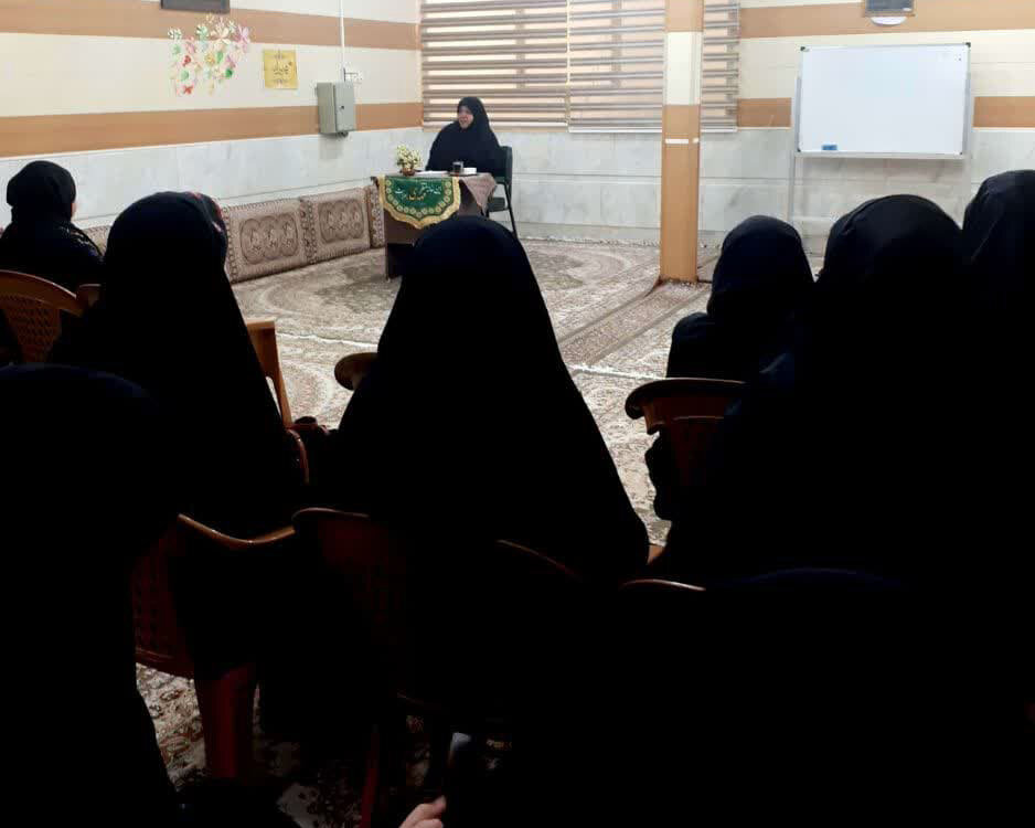 نقد علمی کتاب «معجزه شکرگزاری» در حوزه علمیه فاطمیه نجف‌آباد