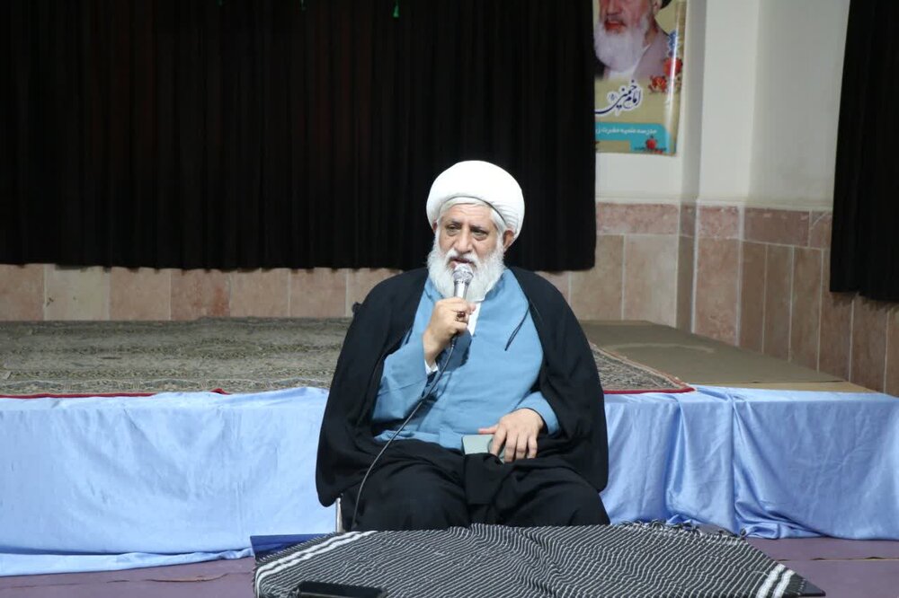 عقل، نخستین آفریده الهی و چراغ راه سالکان اخلاق است+عکس