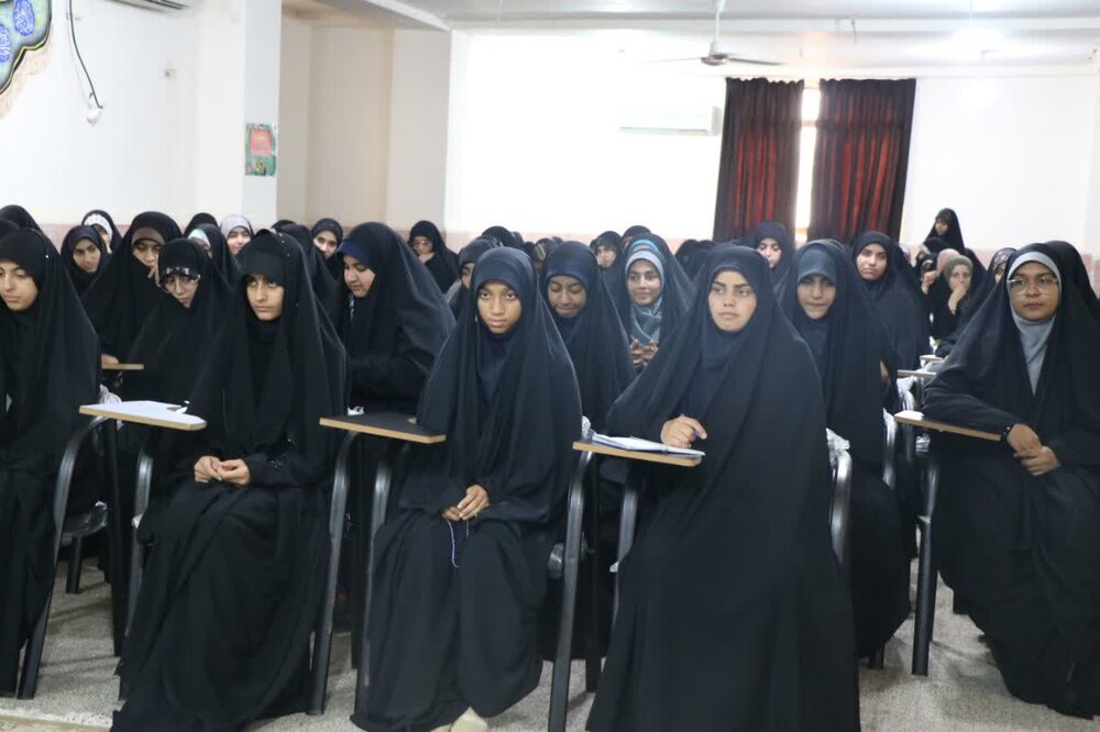 عقل، نخستین آفریده الهی و چراغ راه سالکان اخلاق است