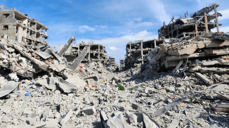 قطر نے غزہ میں ملبہ ہٹانے کا آغاز کر دیا؛ ۵۵ ملین ٹن ملبہ اور ۵۳ ارب ڈالر کی لاگت کا تخمینہ