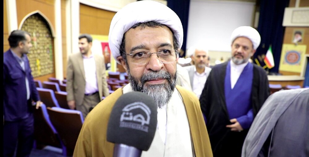 خواهران طلبه وظیفه متدین کردن آحاد جامعه را بر عهده دارند