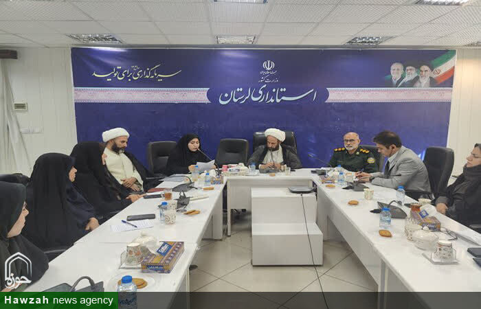 جامعه‌ برای پیشرفت خود به حضور بانوان متعهد و مؤمن نیازمند است