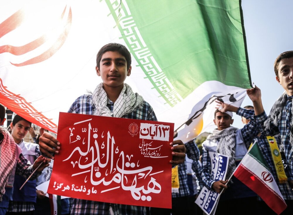 فعالیت‌های فرهنگی در طول سال با محوریت تقویت هویت انقلابی دانش‌آموزان برگزار شود