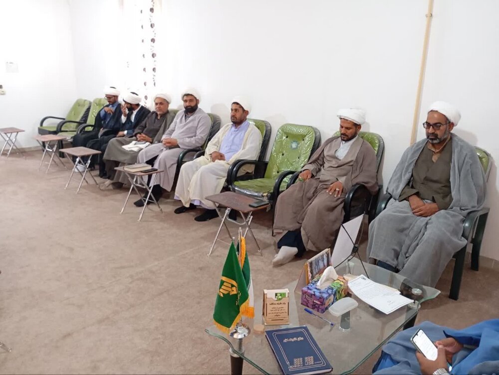 نمایی از برگزاری جلسه ماهانه روحانیون هجرت شهرستان نرماشیر.