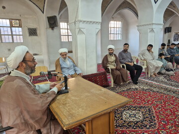 تصاویر/ درس اخلاق مدرسه آیت‌الله مدنی کاشانی(ره)