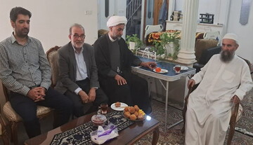 عیادت نمایندگان آیت الله اعرافی از استاد و محقق پیشکسوت + عکس