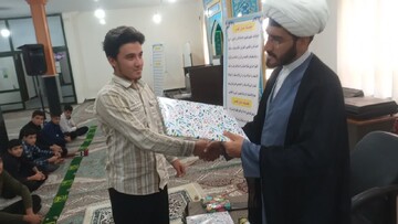 تصاویر/ تقدیر از ممتازین مسابقات علمی مدرسه علمیه نقده