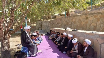 تصاویر/ برگزاری درس اخلاق طلاب مدرسه علمیه امام صادق (علیه‌السلام) بیجار در امامزاده همزه عرب