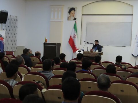 تصاویر/ جلسه آموزشی توجیهی بسیجیان اردکان با حضور دادستان جدید