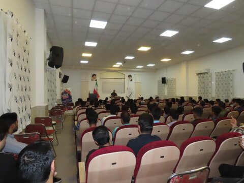 تصاویر/ جلسه آموزشی توجیهی بسیجیان اردکان با حضور دادستان جدید