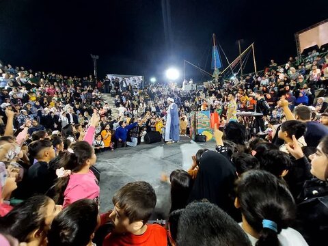 تصاویر/ استقبال پرشور شهروندان از جشن بزرگ هفته جهانی کودک در منطقه ۲۰