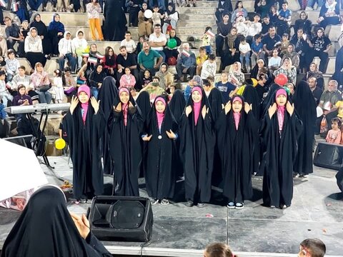 تصاویر/ استقبال پرشور شهروندان از جشن بزرگ هفته جهانی کودک در منطقه ۲۰