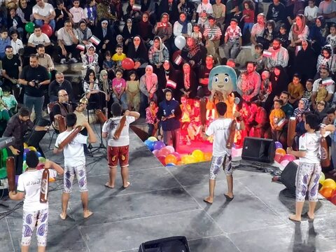 تصاویر/ استقبال پرشور شهروندان از جشن بزرگ هفته جهانی کودک در منطقه ۲۰