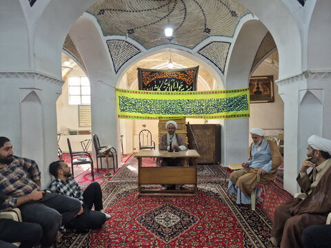 تصاویر/ درس اخلاق مدرسه آیت‌الله مدنی کاشانی(ره)