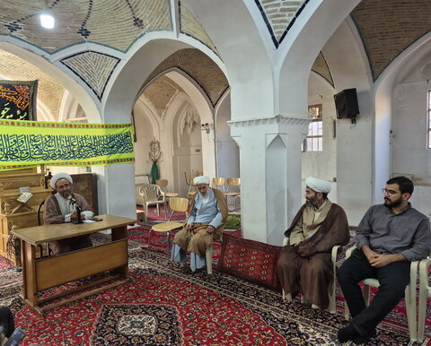 تصاویر/ درس اخلاق مدرسه آیت‌الله مدنی کاشانی(ره)