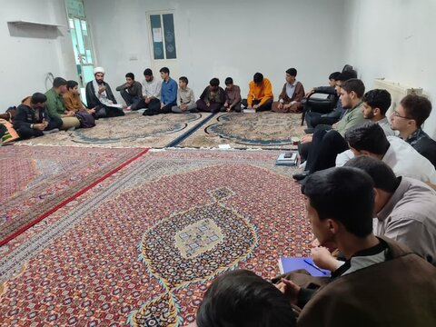 تصاویری از برگزاری برنامه های تهذیبی و ورزشی در مدرسه علمیه نورآباد