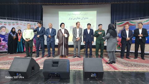 تصاویر/ همایش تجلیل از برترین های کنکور ۱۴۰۴ در جم