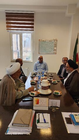 تصاویر/ بازدید امام جمعه جم از ادارات شهرستان جم