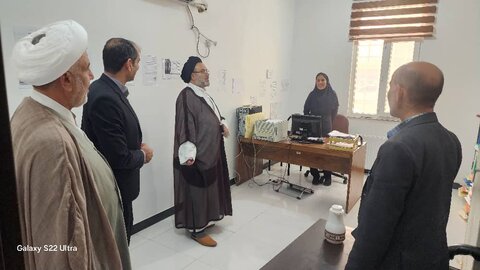 تصاویر/ بازدید امام جمعه جم از ادارات شهرستان جم