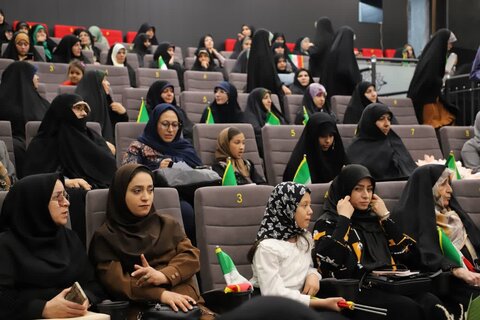 تصاویر/ محفل شعر بزرگداشت بانوان مقاومت در ارومیه