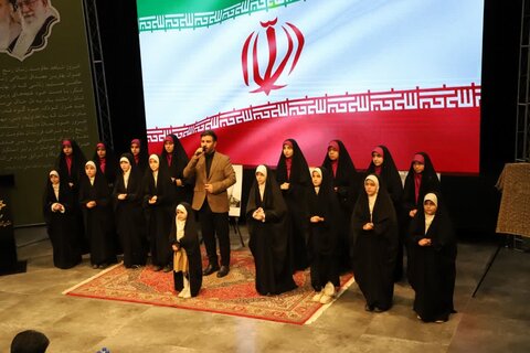 تصاویر/ محفل شعر بزرگداشت بانوان مقاومت در ارومیه