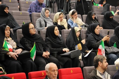 تصاویر/ محفل شعر بزرگداشت بانوان مقاومت در ارومیه