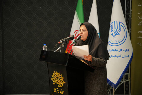 تصاویر/ محفل شعر بزرگداشت بانوان مقاومت در ارومیه