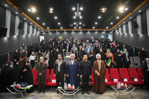 تصاویر/ محفل شعر بزرگداشت بانوان مقاومت در ارومیه