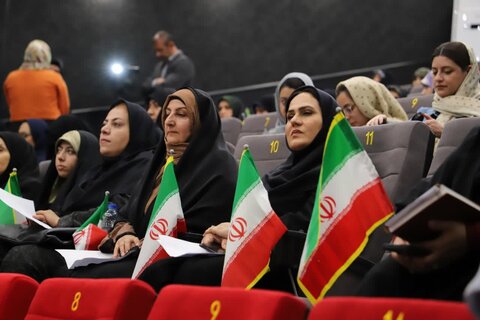 تصاویر/ محفل شعر بزرگداشت بانوان مقاومت در ارومیه